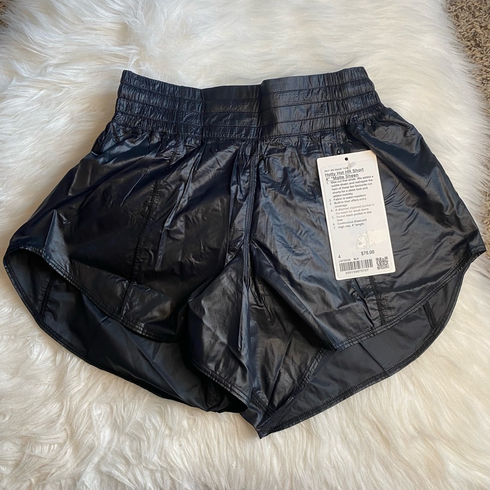 Lululemon Hotty Hot High Rise HR Short 4” Matte Sheen Lined Black Size 4 New